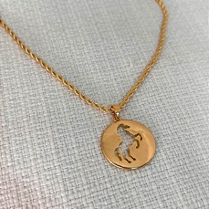 Colar Feminino Medalha Redonda com Cavalo e Cordão Baiano Banhado a Ouro 18K