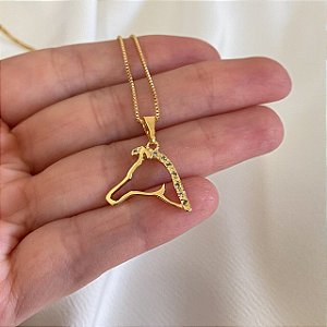 Colar Feminino Rosto de Cavalo Delicado com Zircônias Banhado a Ouro 18K