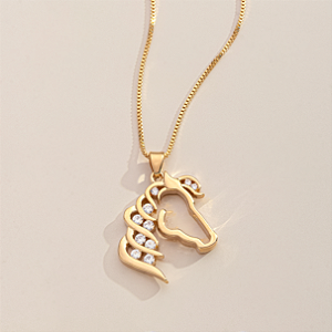 Colar Feminino Cavalo com Pedras Brilhantes Banhado a Ouro 18K