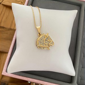 Colar Feminino Cabeça de Cavalo com Zircônias Banhado a Ouro 18K