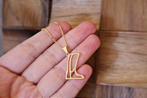 Colar Feminino Bota Vazada Banhado a Ouro 18K