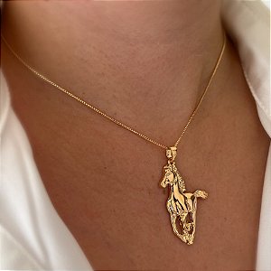 Colar Feminino Cavalo Elegância Equestre Banhado a Ouro 18K