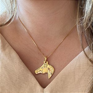 Colar Feminino Cavalo Rosto Nobre Banhado a Ouro 18K