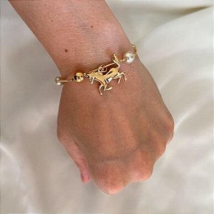 Pulseira Feminina com Pérolas e Bolas Douradas com Cavalo Banhada a Ouro 18K