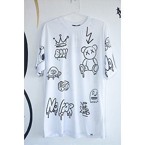 Camiseta Oversized Grafitada