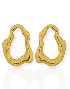 Brinco Forma Orgânica Vazada Martelada - Folhado Ouro 18K