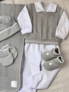 Saída maternidade masculina cinza com suéter
