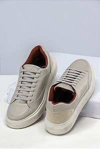 TÊNIS OG EM COURO COM ELÁSTICO CHATO GELO FORRADO LARANJA