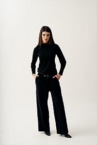 CALÇA PANTALONA EM TRICOT PRETA COM FRISO