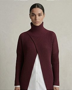 Blusa canelada em tricô transpassada, gola alta ( bordô)