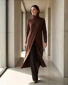MAXI CAPA EM TRICOT TRANSPASSADA (MARRON)
