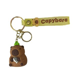 CHAVEIRO 3D - PERSONAGENS - CAPIVARA SEGURANDO A BALEIA E COM CHAPEU VERDE