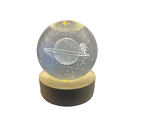 LUMINÁRIA PEQUENA BOLA LED - SATURNO COM MENINA