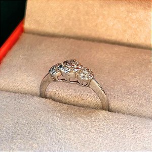 Anel em Ouro Branco com 26 ct de Brilhantes