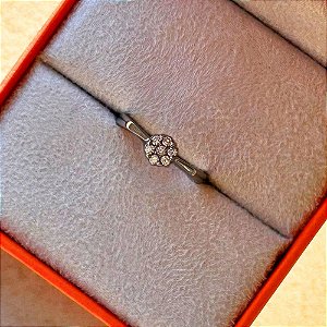 Anel Flor de Brilhantes em Ouro Branco