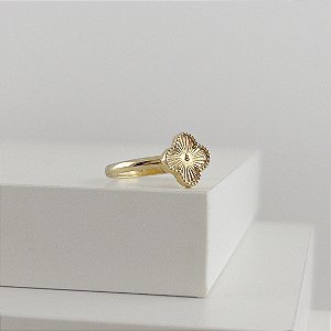 Anel Trevo em Ouro Amarelo