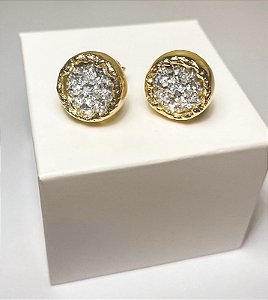 Brinco dourado com pedra prateadas