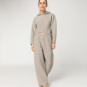 Moletom com capuz texturizado feminino Porsche (Kalahari) - Yoga Capsule