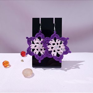 Brinco Flor de crochê roxo e rosa