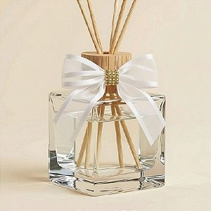 Laço Com Pedraria Dourada - Branco - 8x8cm - 1 unidade - Rizzo