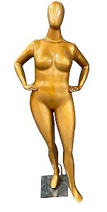 MANEQUIM DE FIBRA FEMININO PLUS SIZE 02 MÃOS NA CINTURA DOURADO