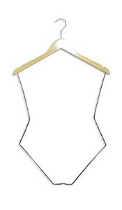 CABIDE DE MADEIRA SILHUETA ADULTO CROMADO