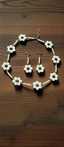 Conjunto de Flores em Pérola - Cordão e Brinco