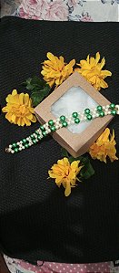 Pulseira de Pérolas Brancas e Verdes - Elegância e Estilo