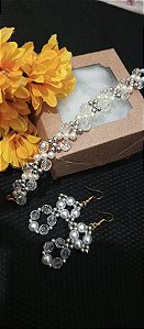 Conjunto Perolado com Cristais e Miçangas Prateadas