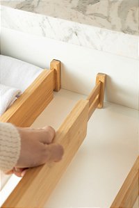 DIVISÓRIA EXTENSÍVEL DE GAVETAS BAMBU