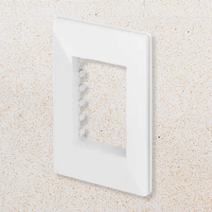 PLACA + SUPORTE - 4X2 - 3 POSTOS - BRANCO - INFINITI PLUS