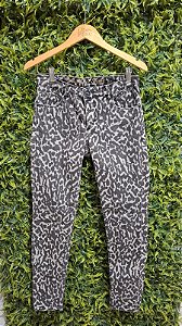 CALÇA ESTAMPA ONÇA  CAOS