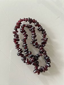 Pulseira Cascalho Granada — Força, Vitalidade e Coragem Interior