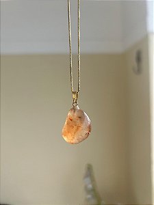 Pingente Ágata de Fogo rolado dourado – Proteção, Coragem e Estabilidade