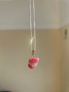 Pingente Rodocrosita Rolado – Cura Emocional, Amor e Autocompaixão