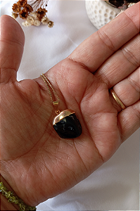 Pingente de Ônix – Proteção, Firmeza e Coragem Interior