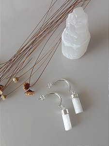 Brinco meia argola de Selenita – Limpeza Energética, Purificação, Proteção - banho prata