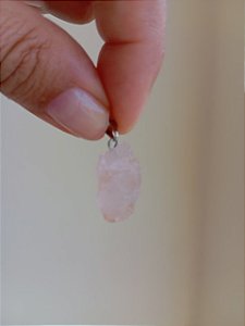 Pingente de Quartzo Rosa bruto – Amor Próprio, Gratidão e Relacionamento