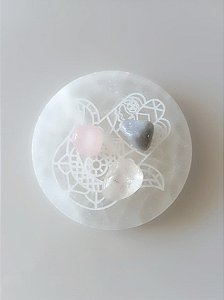 Placa redonda de Selenita Mão de Fátima - Limpeza Energética, Purificação, Proteção