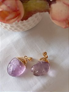 Pingente de Ametista rolado com banho dourado – Intuição, Calma, Conexão, Espiritualidade