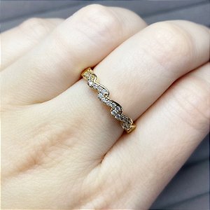 Anel Ondas Dourado Cravejado