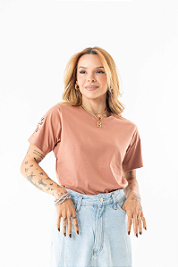 Tshirt Bordada Flor Margarida Vazada Mangas