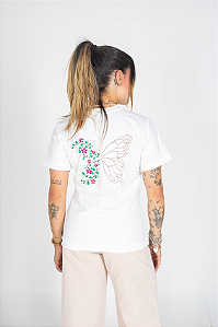 T-shirt Bordada Ramo de Flores e Borboleta