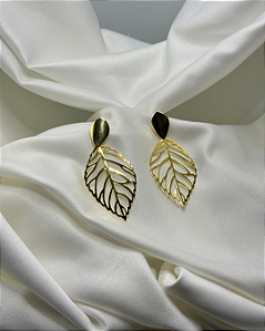 Brinco Folha Design Vazado banhado em ouro 18k