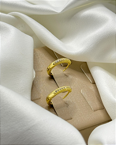 Argola Cravejada com Micro Zircônias 10 mm banhado em ouro 18k