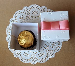 Caixa para Trufa com Textura - Borboleta – 5x5x4cm - 30 unidades - O Santo Casamento