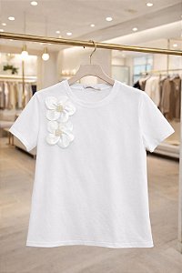 BLUSA BASICA DETALHE FLOR