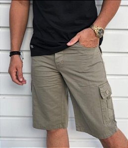 BERMUDA JEANS CARGO MASCULINA Modelagem moderna com bolsos cargo laterais  DO 42 AO 48
