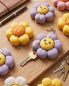 Chaveiro Clicker 3D Flor Antiestresse com Carinha Feliz (Fidget Toy)