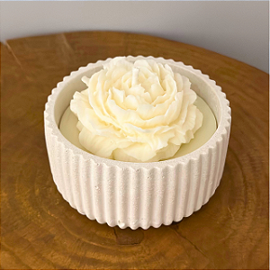 Vela Flor no Vaso de Cimento Texturizado